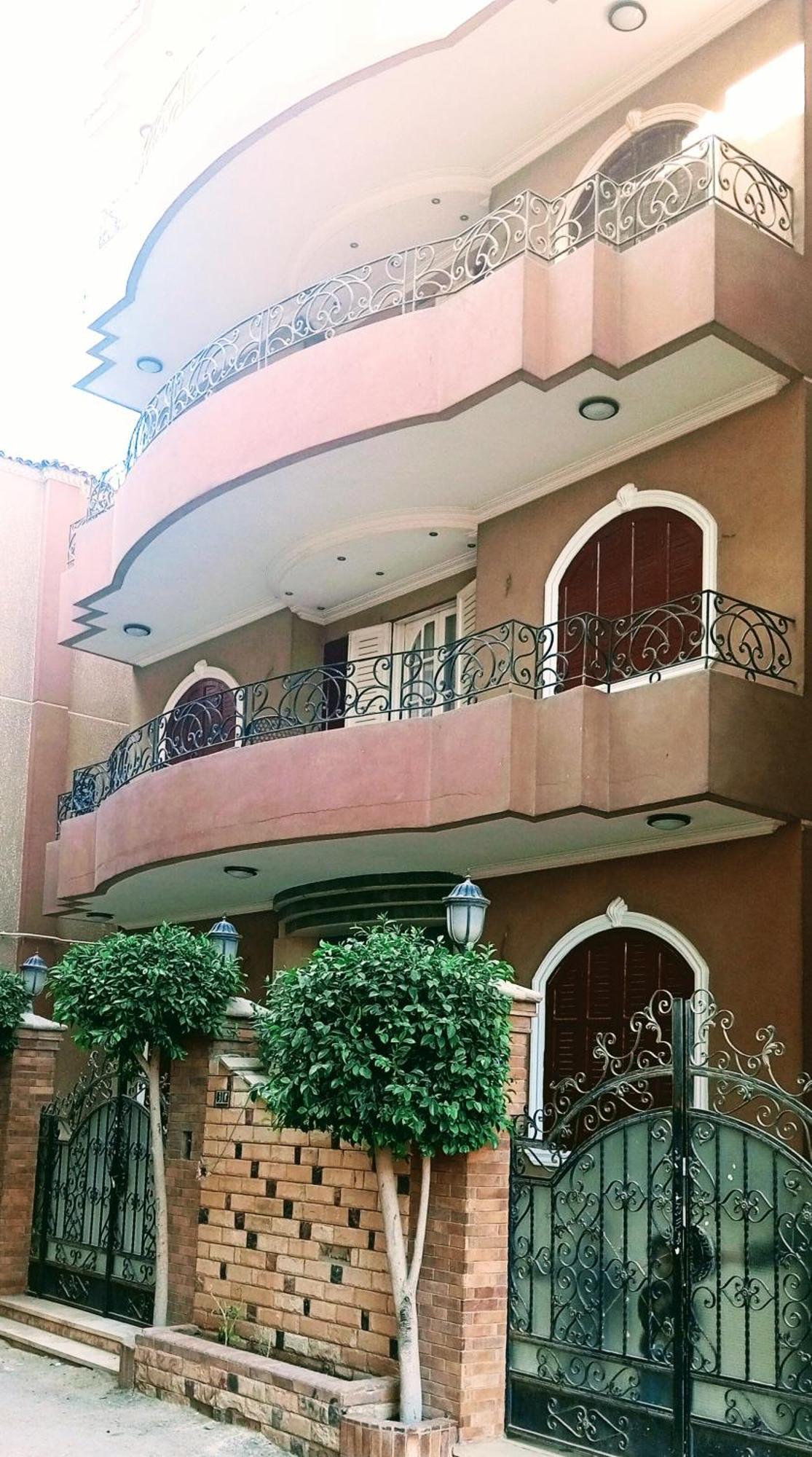 Hk Pyramids Daire Kahire